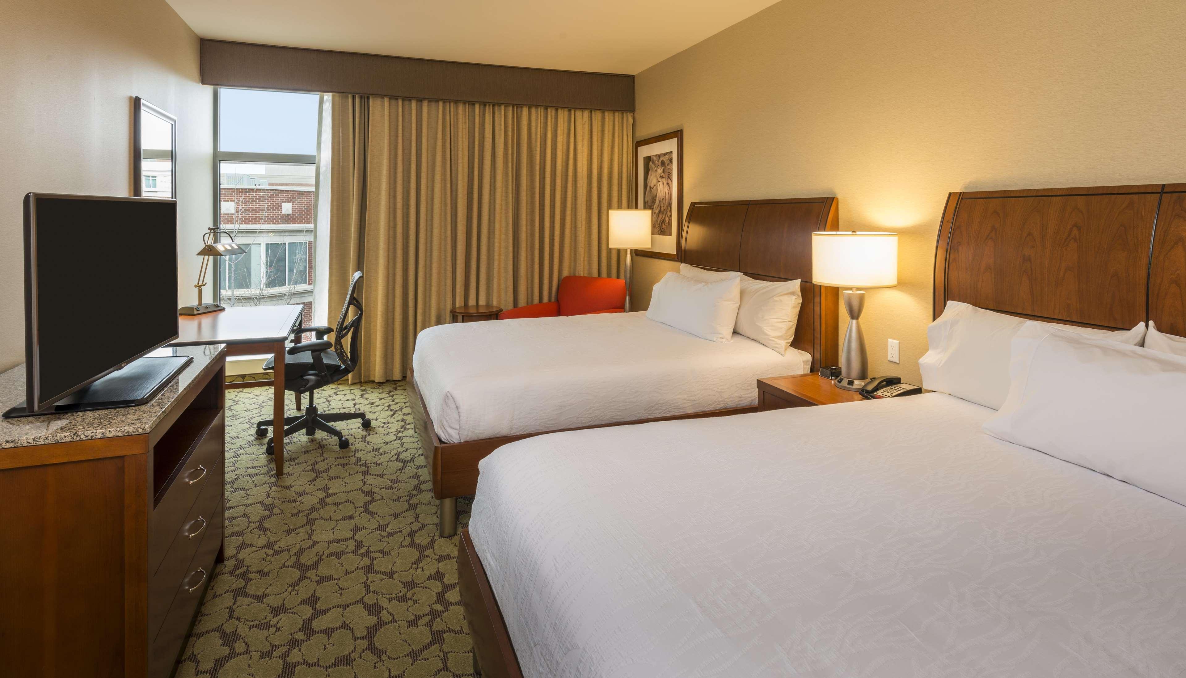 Hilton Garden Inn Alexandria Old Town National Harbor Exteriör bild