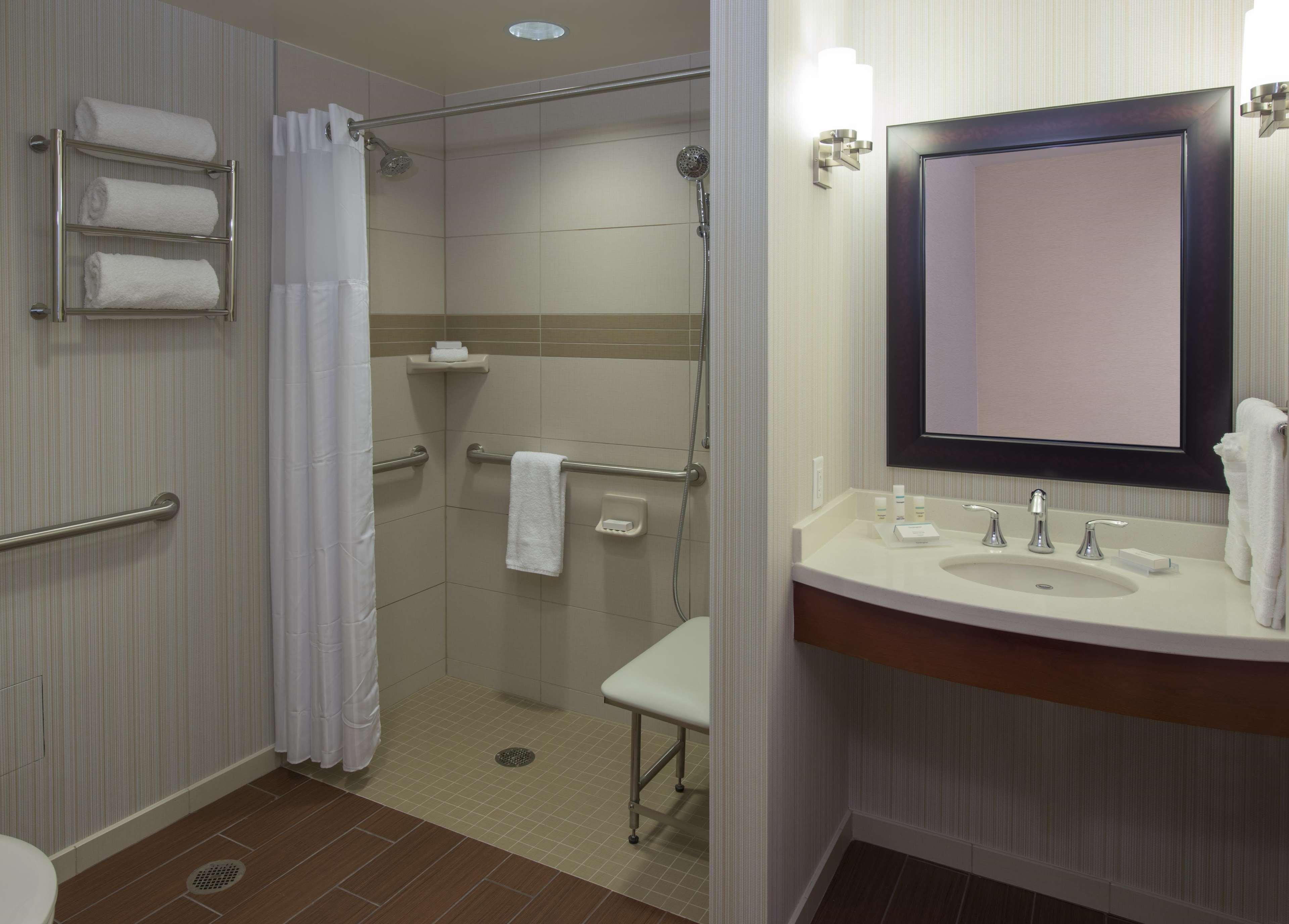 Hilton Garden Inn Alexandria Old Town National Harbor Exteriör bild