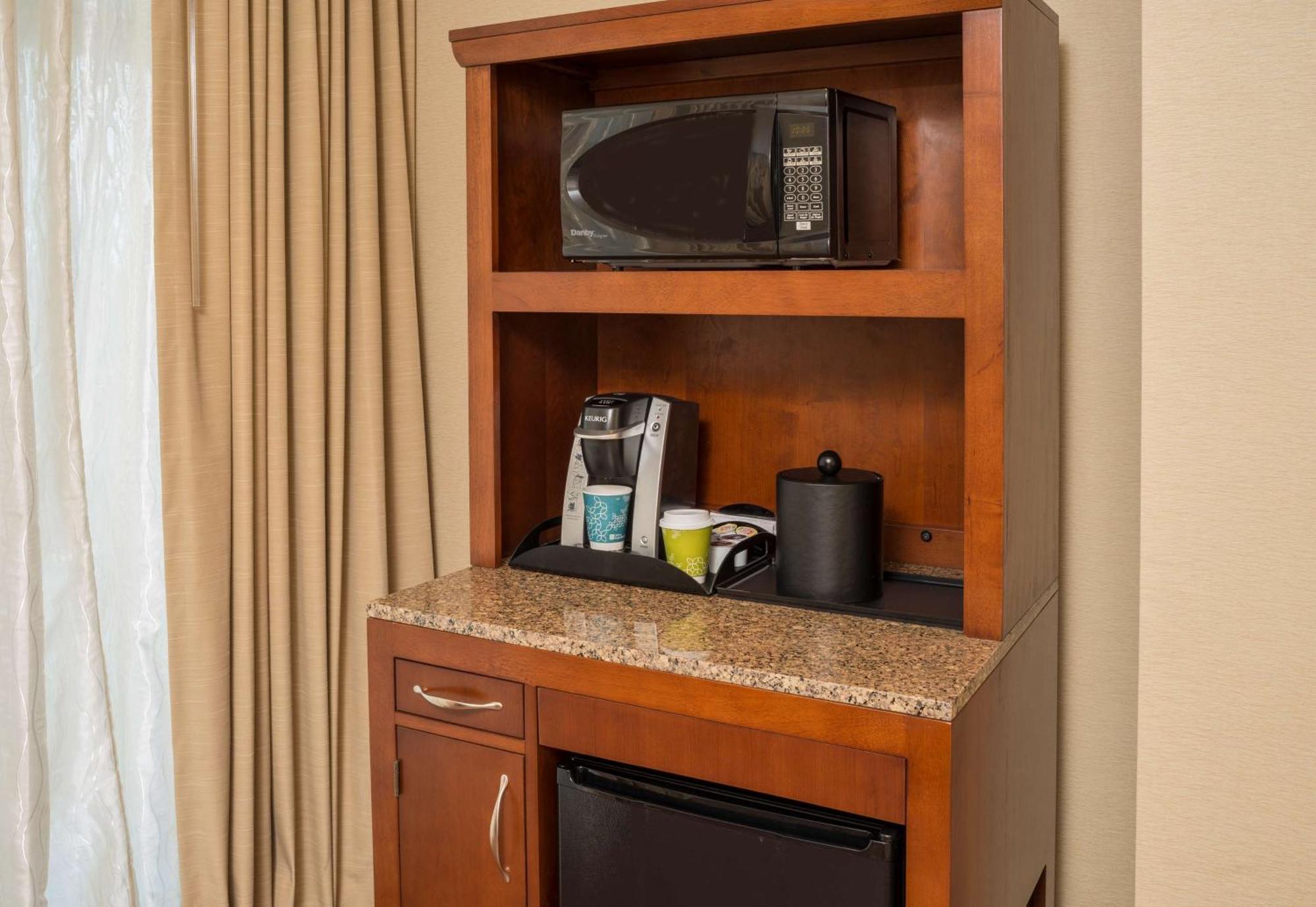 Hilton Garden Inn Alexandria Old Town National Harbor Exteriör bild