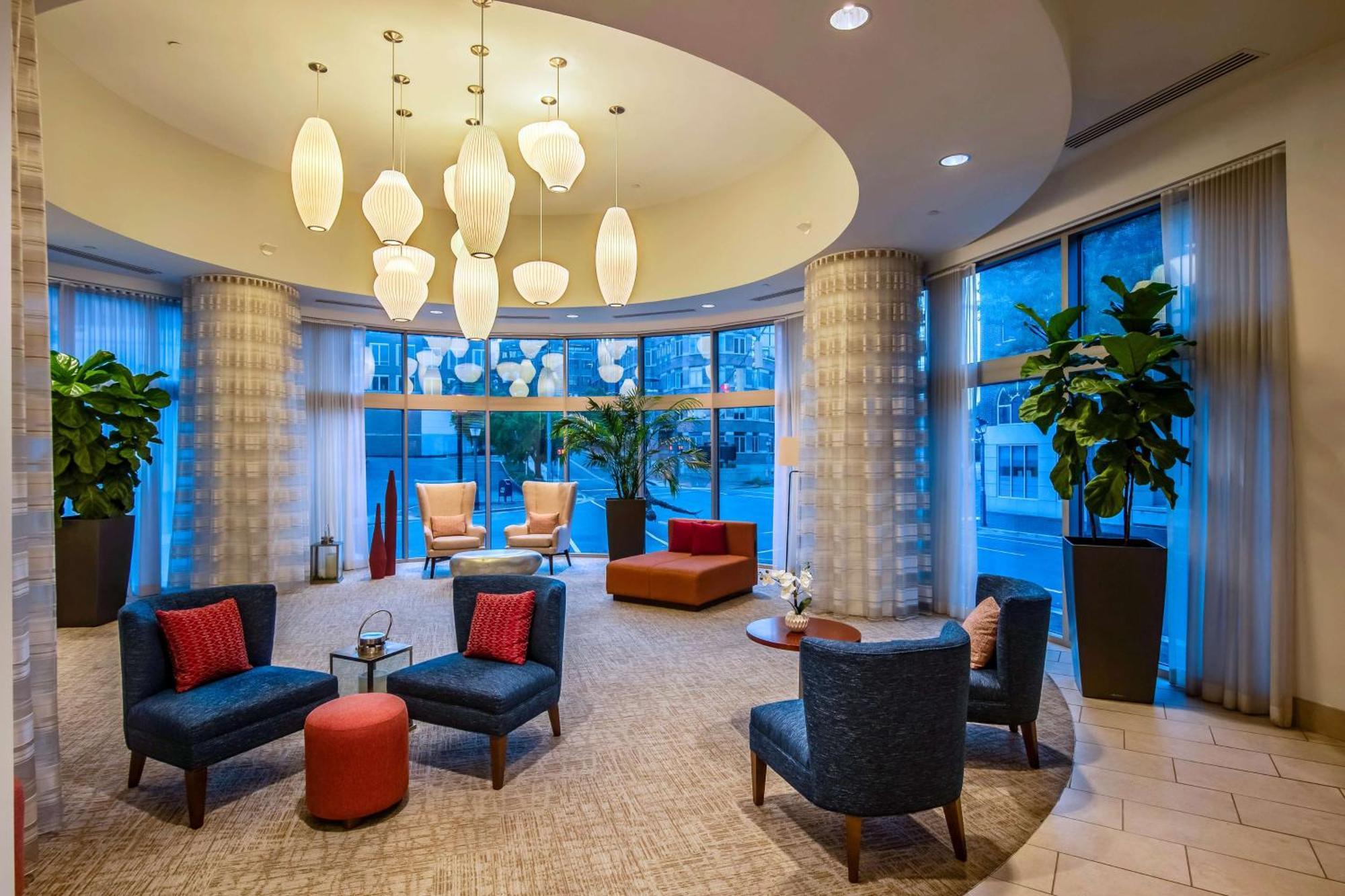 Hilton Garden Inn Alexandria Old Town National Harbor Exteriör bild