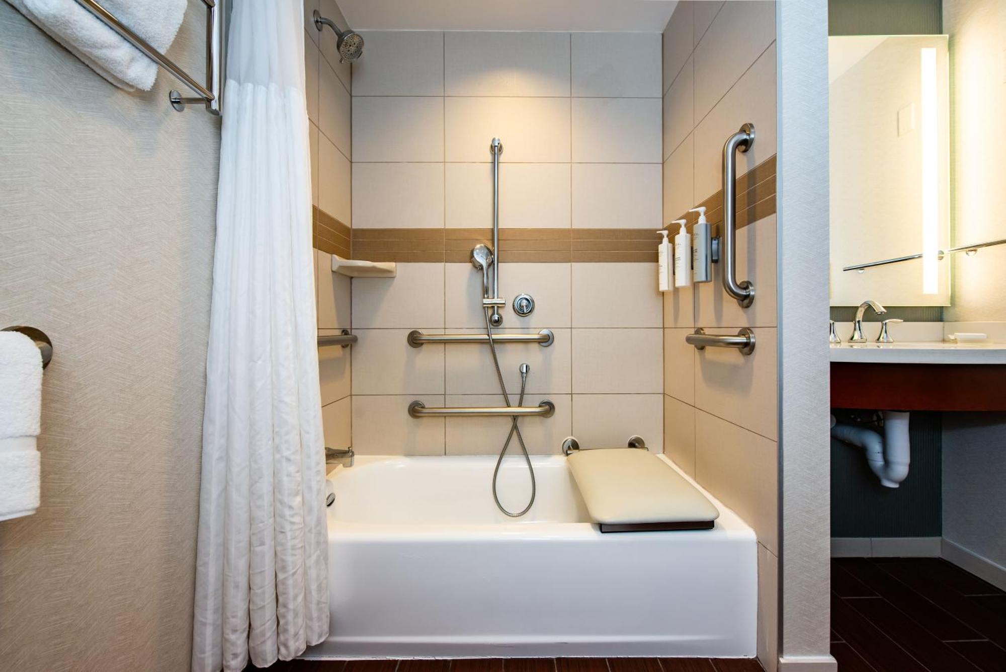 Hilton Garden Inn Alexandria Old Town National Harbor Exteriör bild